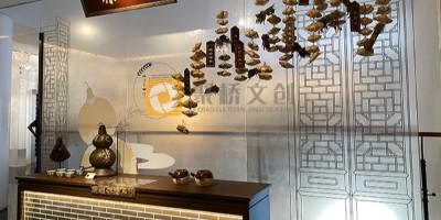 紅色紀(jì)念館展示內(nèi)容中，如何進(jìn)行人物塑造與故事敘述？